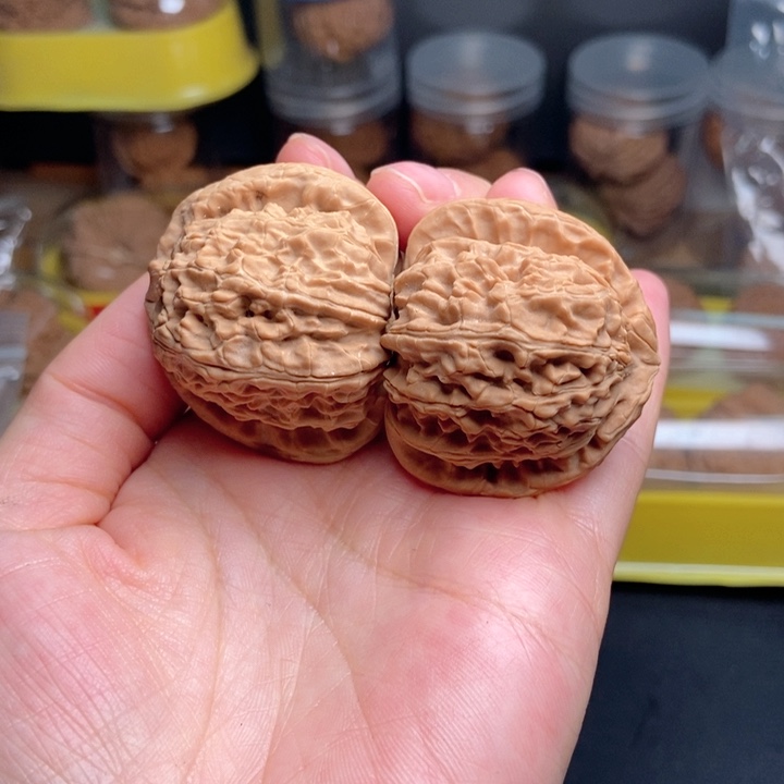 文玩核桃吊坠三角白41全