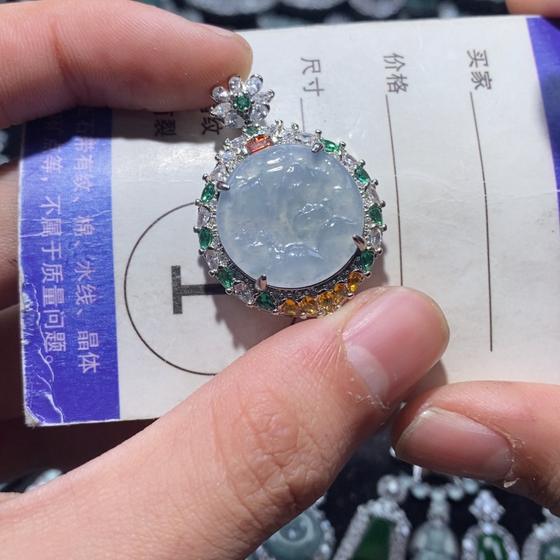 翡翠未镶嵌颈饰翡翠