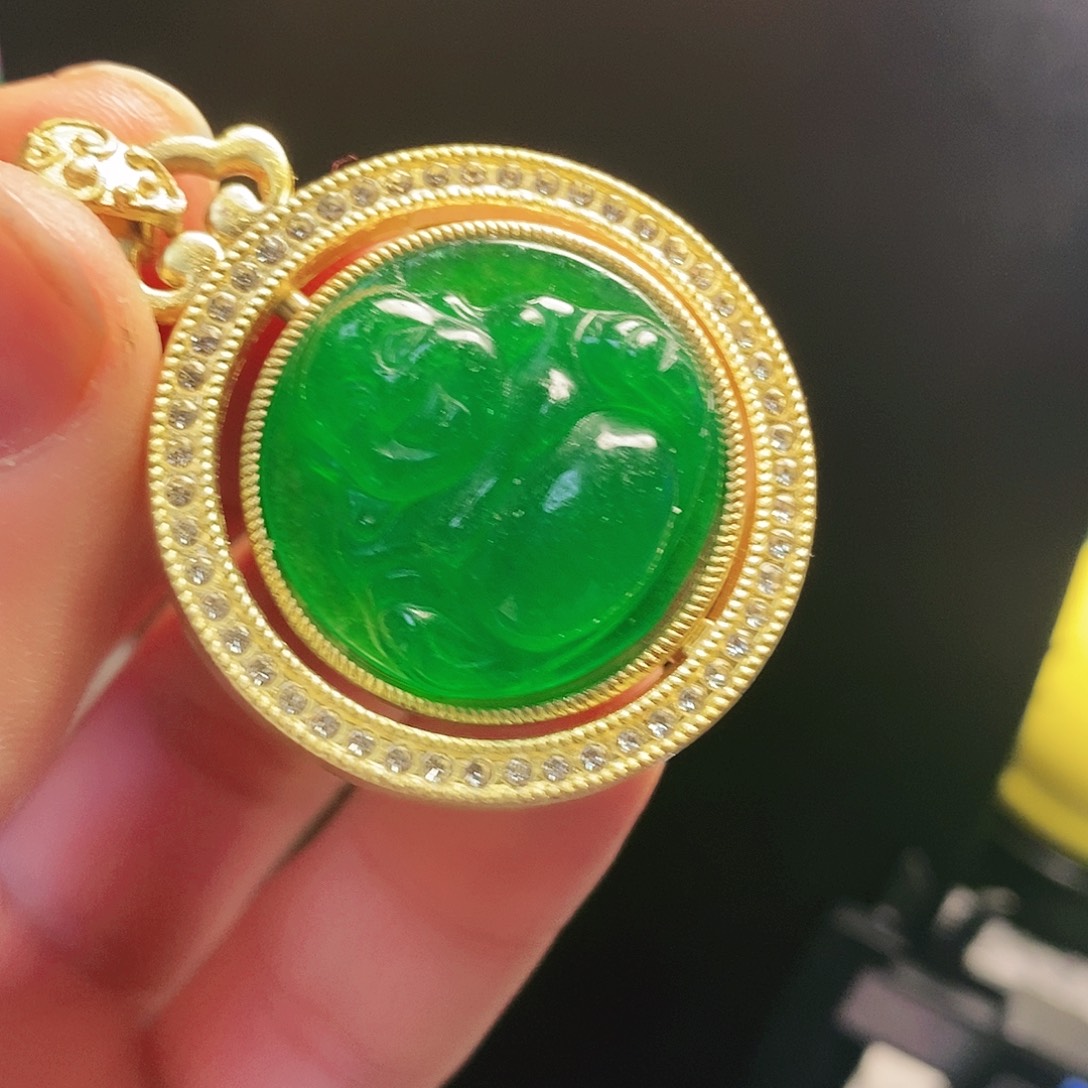 翡翠14K金镶嵌颈饰