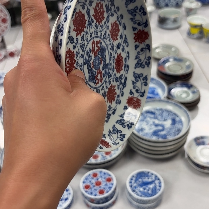 瓷片釉里红缠枝莲大胡乘景德镇