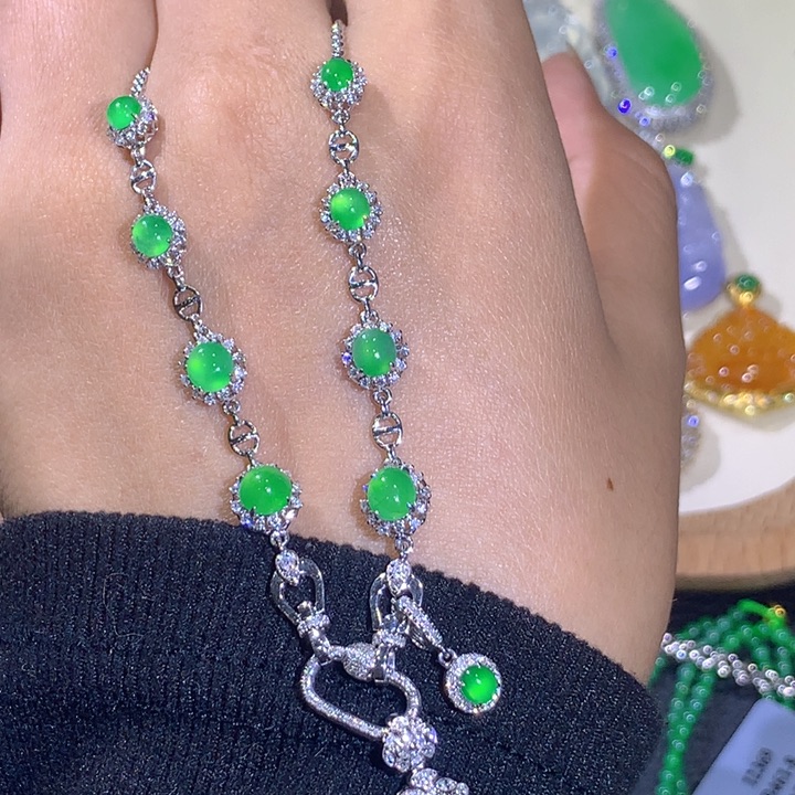 翡翠18K金镶嵌颈饰8、