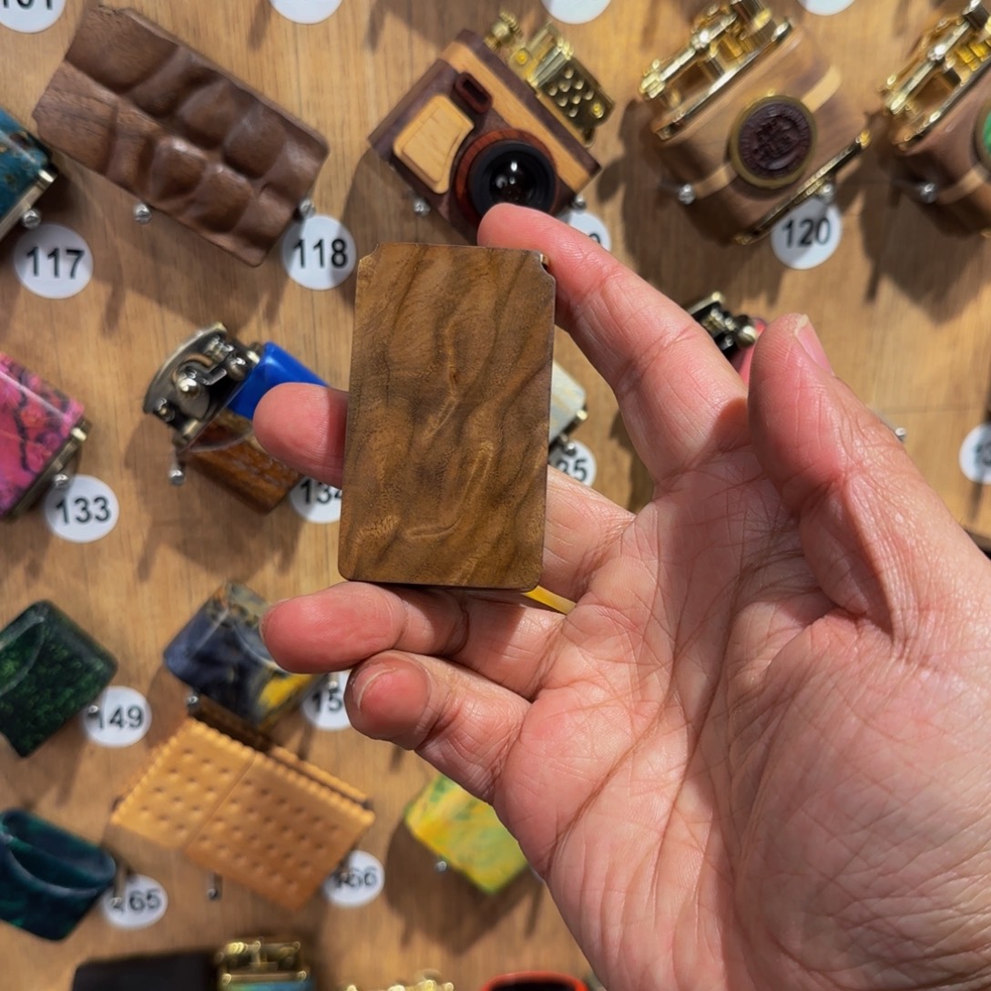 七***丶明铬原木定制文创