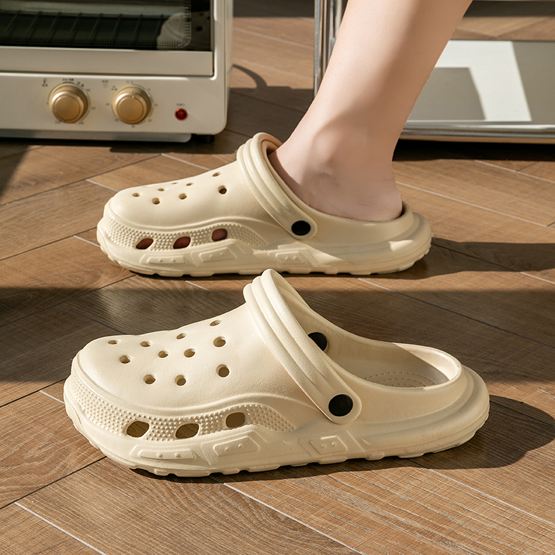 2025新款时尚光面款洞洞鞋沙滩防滑海边防臭踩屎感EVA包头软厚底