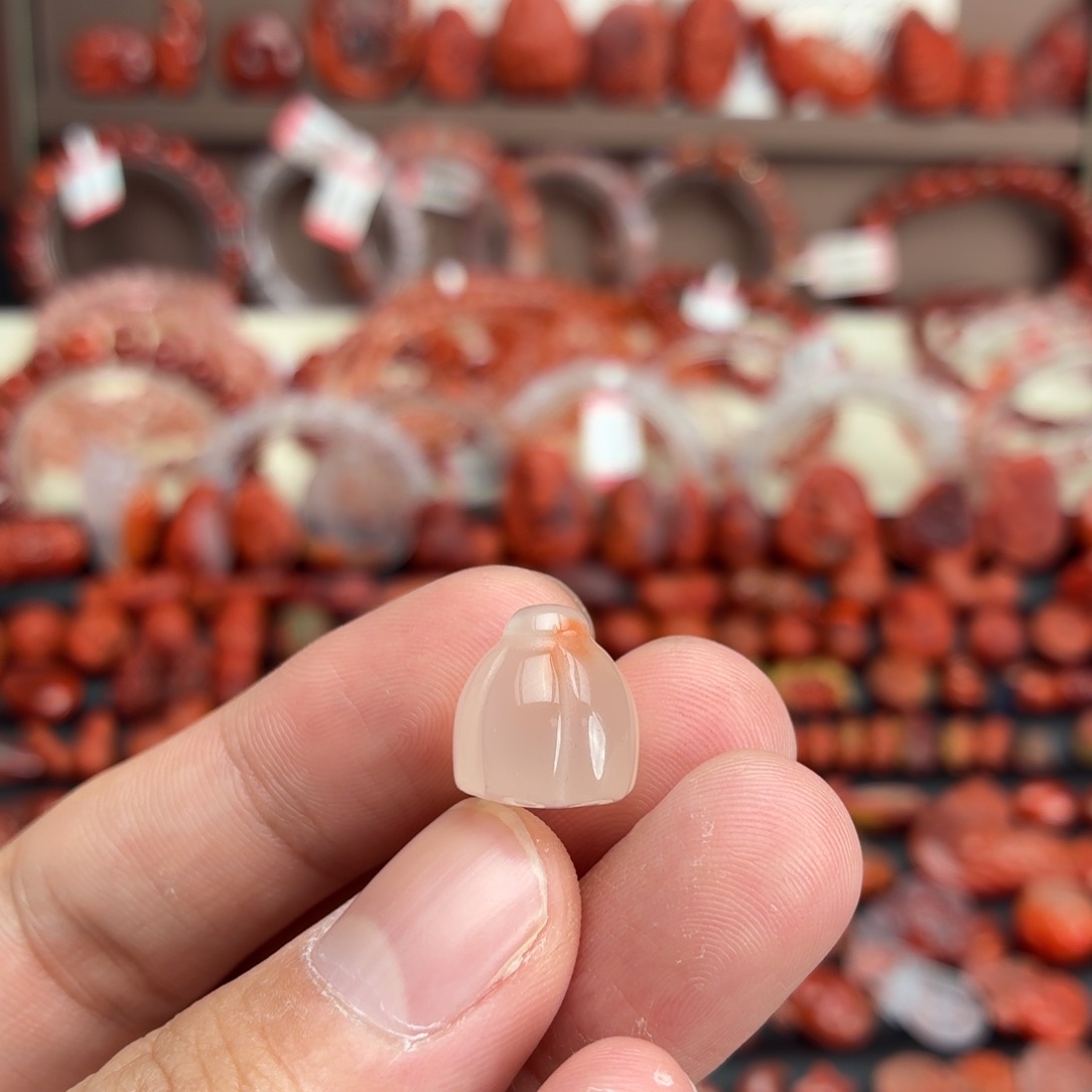 南红玛瑙未镶嵌颈饰莲蓬