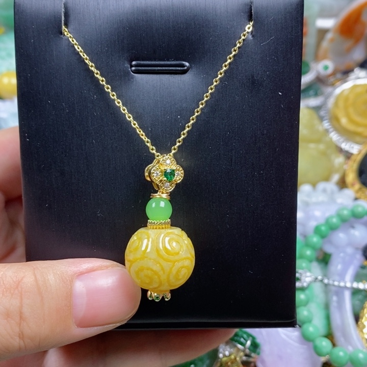 翡翠吊坠(赠链)未镶嵌