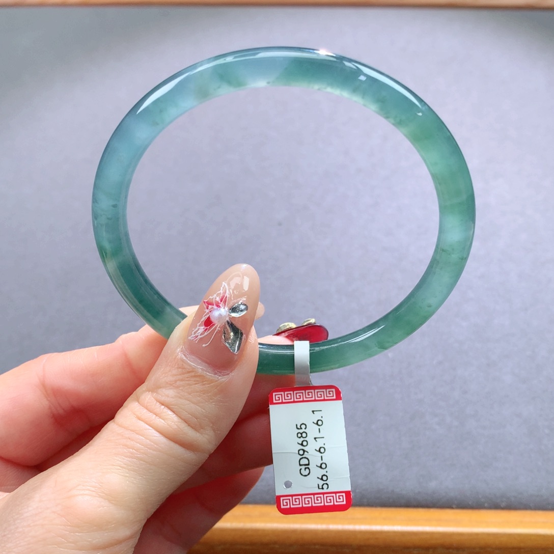 翡翠手镯未镶嵌天然翡翠手镯