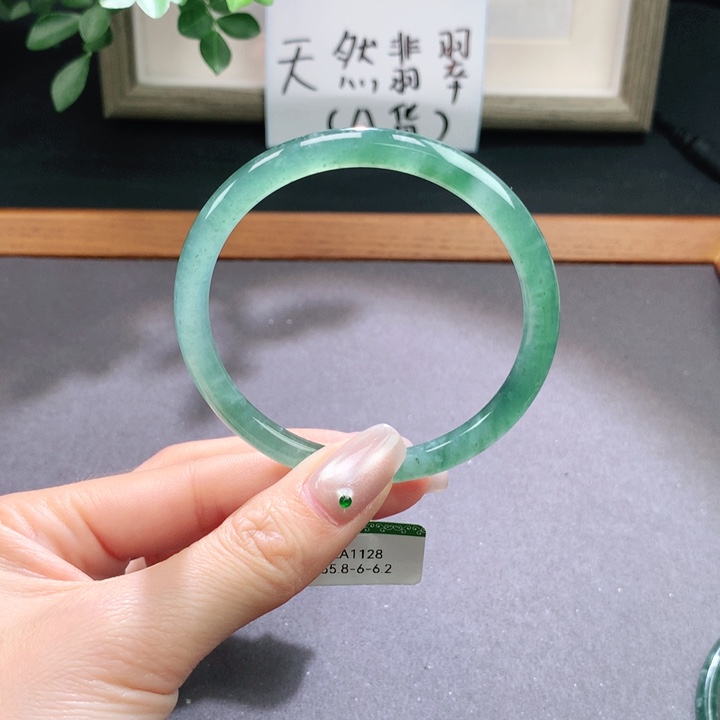 翡翠手镯未镶嵌天然翡翠手镯