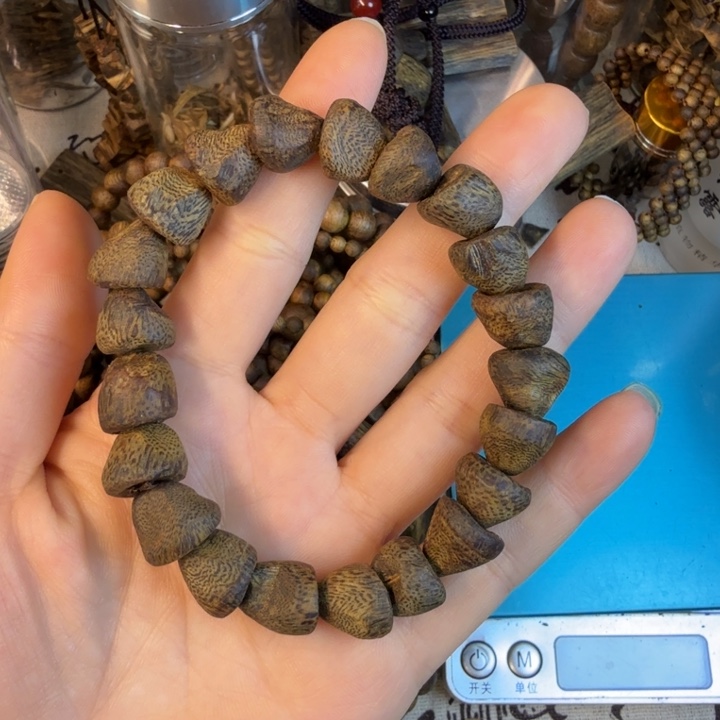 人****沉香沉香碎屑莺歌绿奇楠1.2树钉沉水17.3克