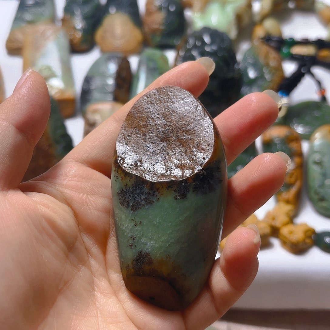岫岩河磨玉（透闪石质玉）挂件未镶嵌