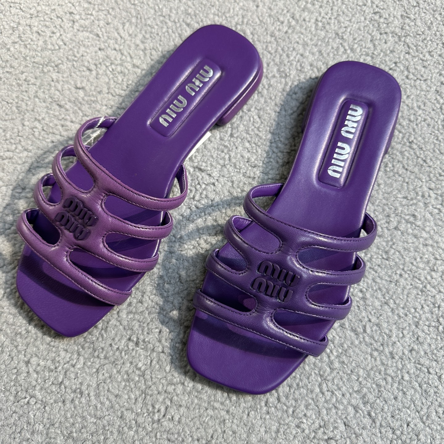99新 MIU MIU/缪缪 紫色拖鞋凉鞋平底有一只退色165796女鞋时尚
