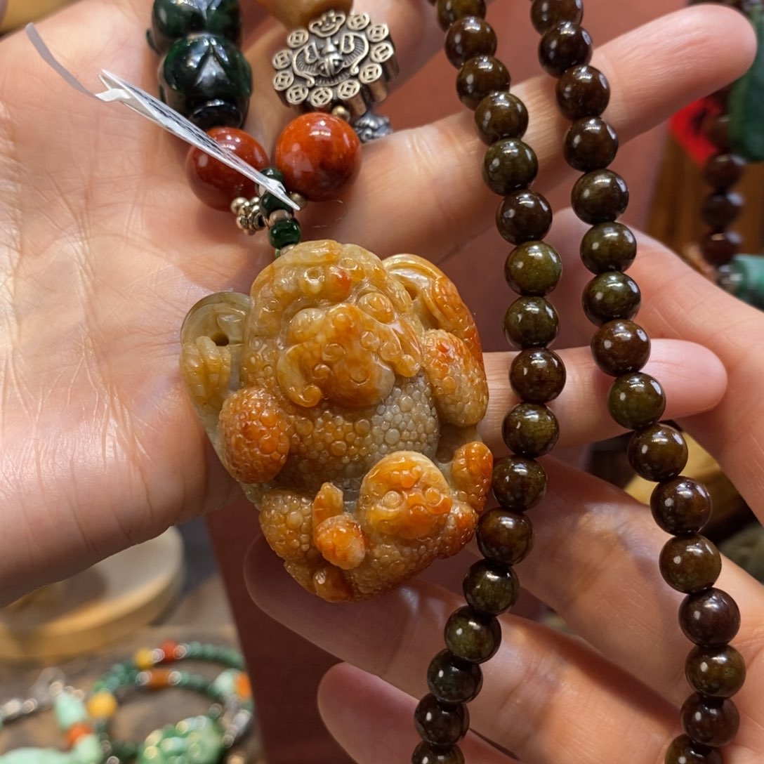 翡翠吊坠(赠链)未镶嵌