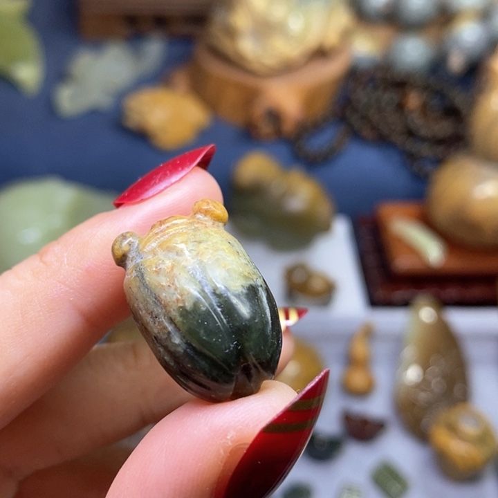 岫岩河磨玉（透闪石质玉）通孔知了未镶嵌