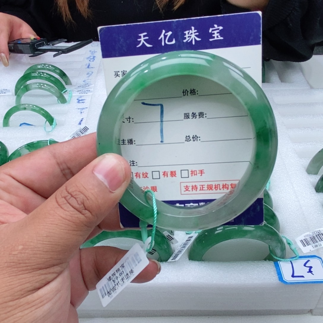 未镶嵌手镯石英质玉60+