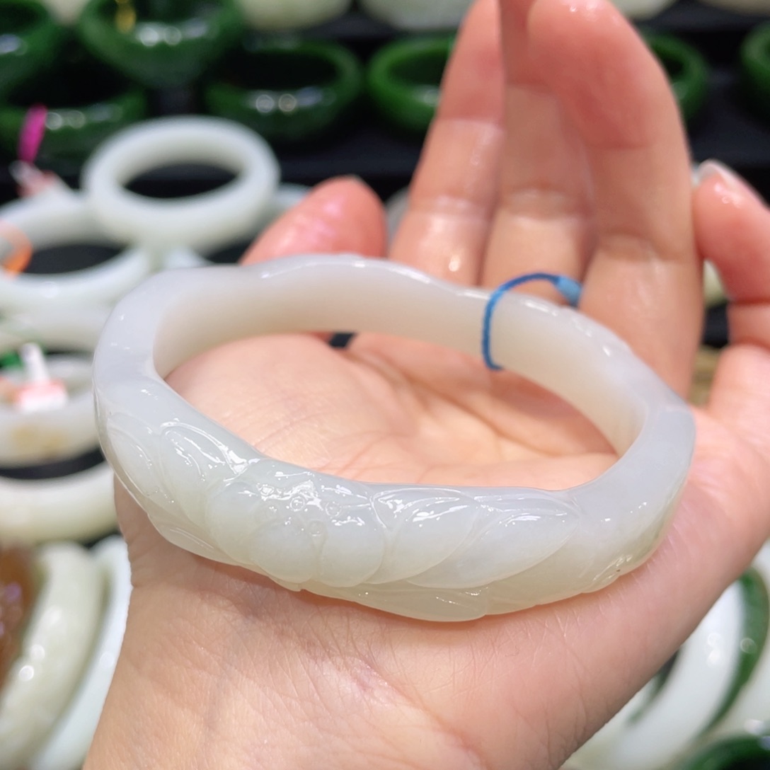 未镶嵌手镯（贵妃镯）和田玉67