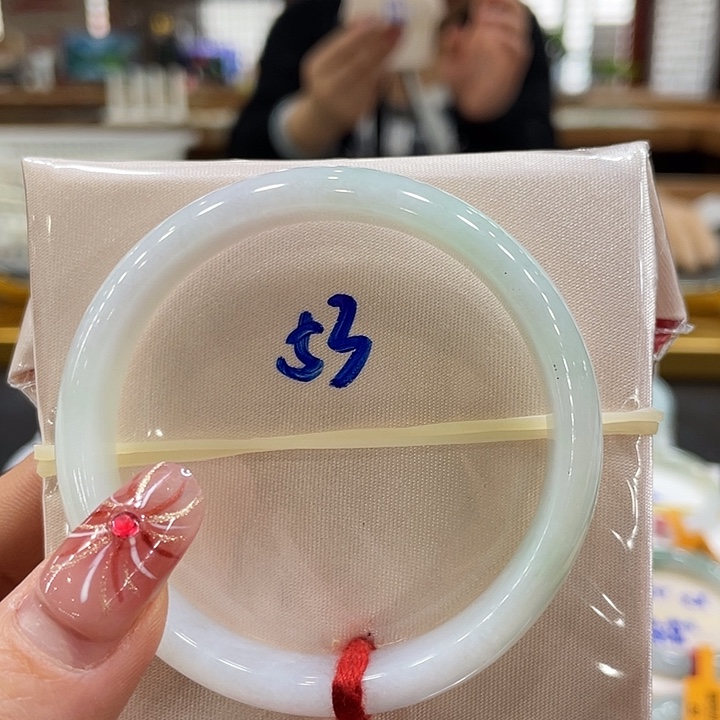 翡翠手镯未镶嵌翡翠手镯