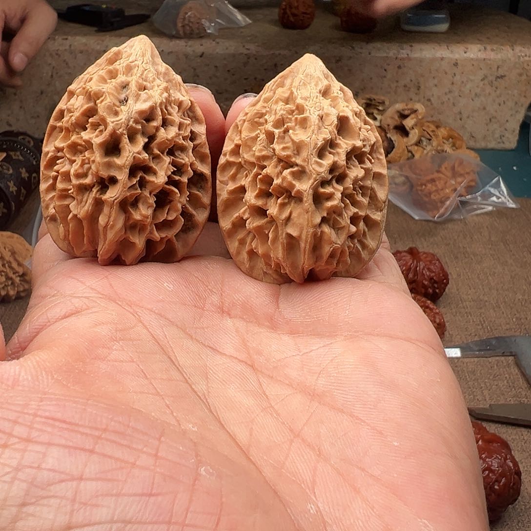 听***i桃核吊坠38尺寸招财鼠