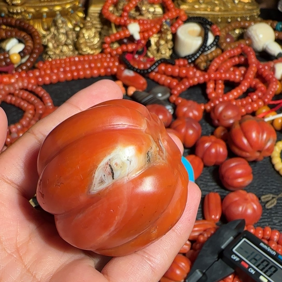 苏***西玻璃颈饰保山好看