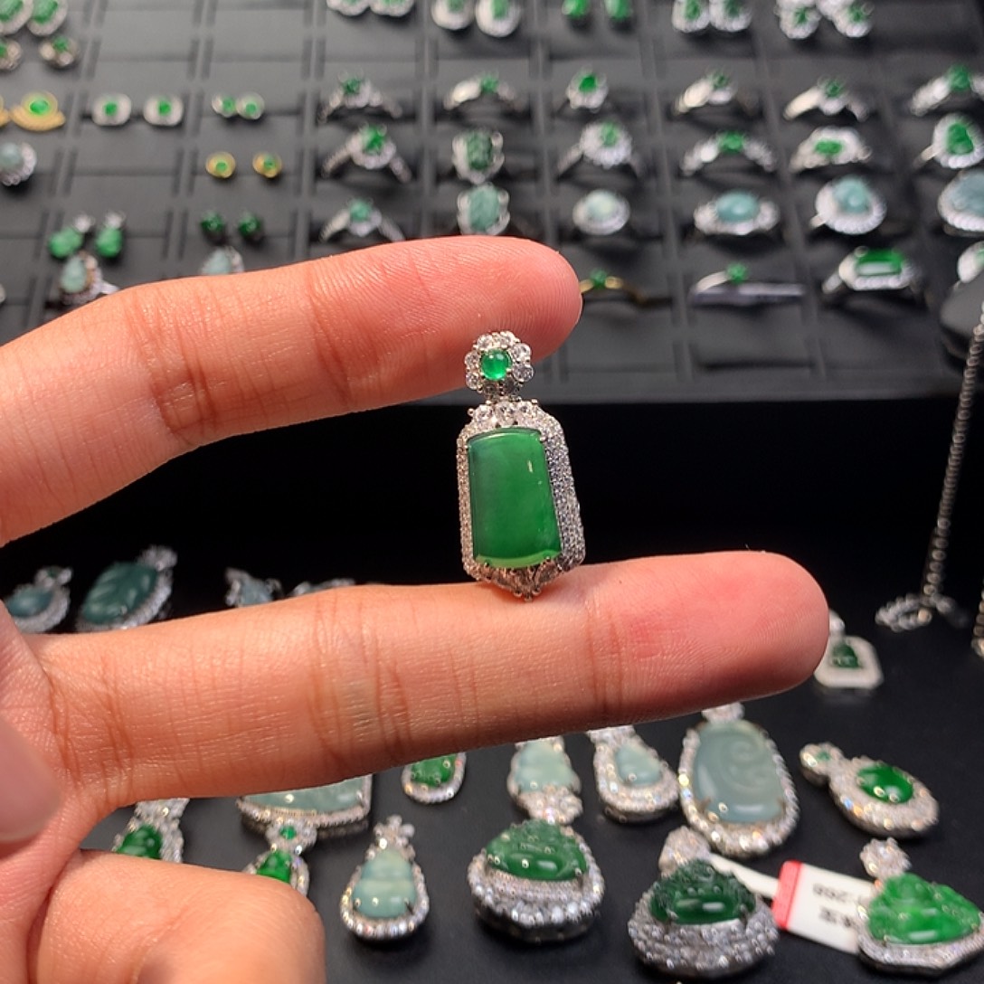 翡翠未镶嵌吊坠(不含链)