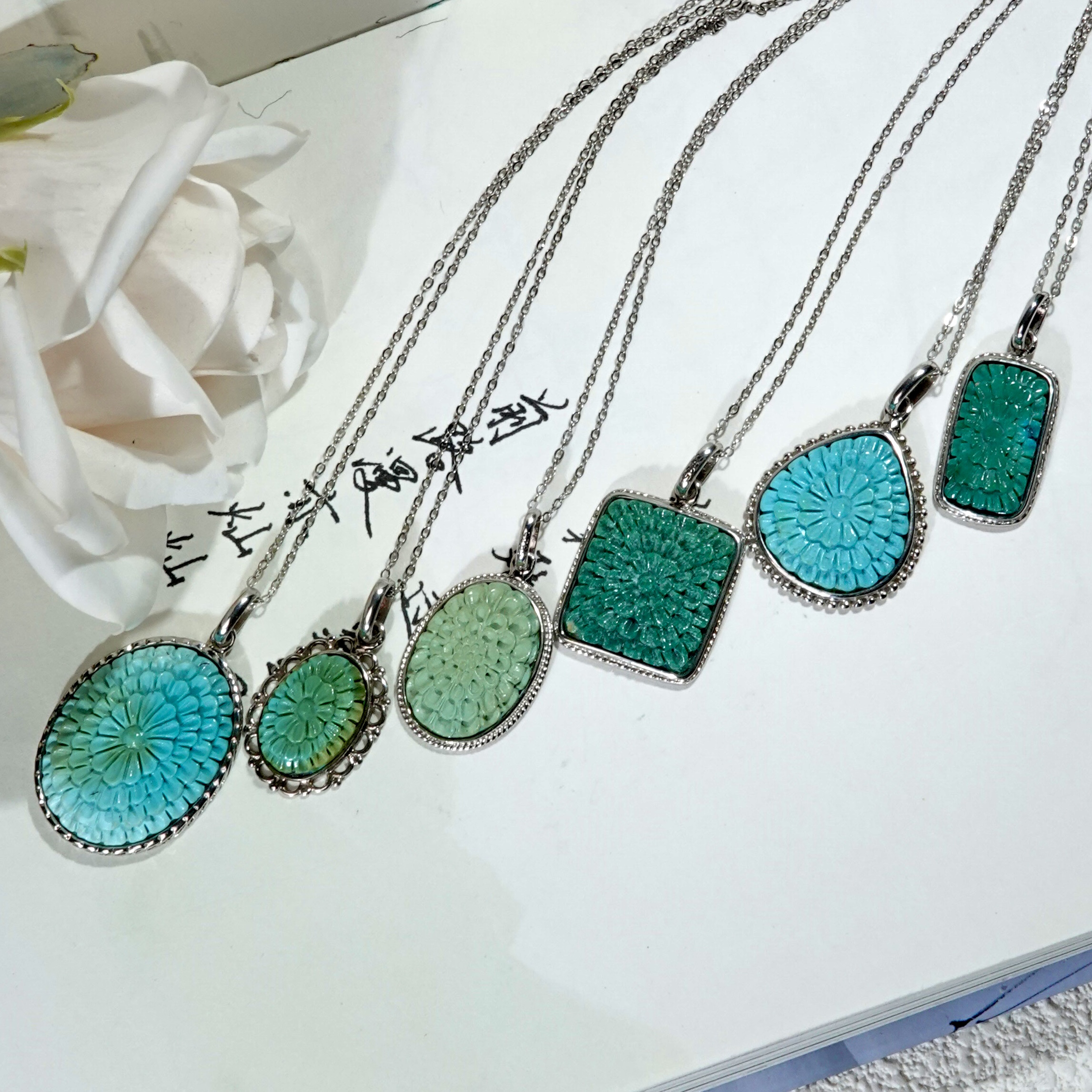 原矿湖北绿松石银镶时尚个性百搭款格桑花吊坠 