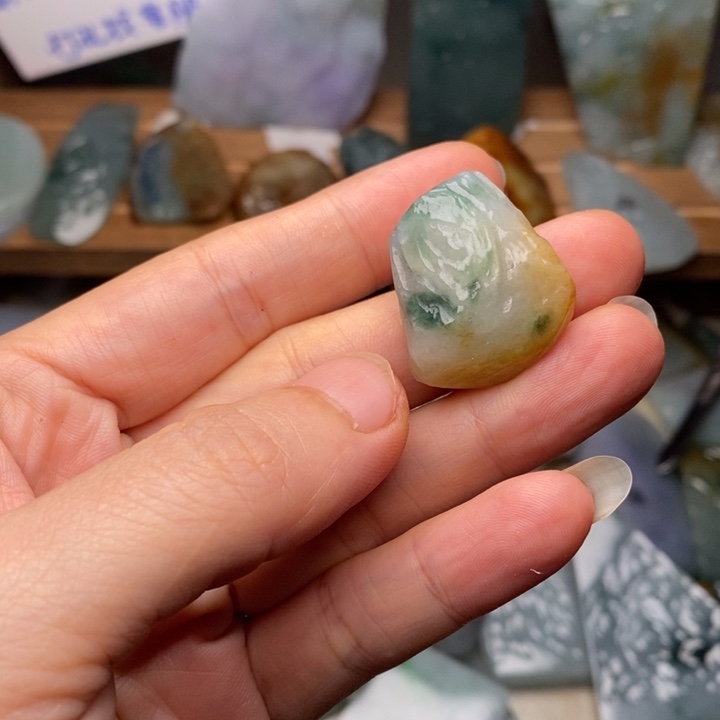 颈饰未镶嵌翡翠天然