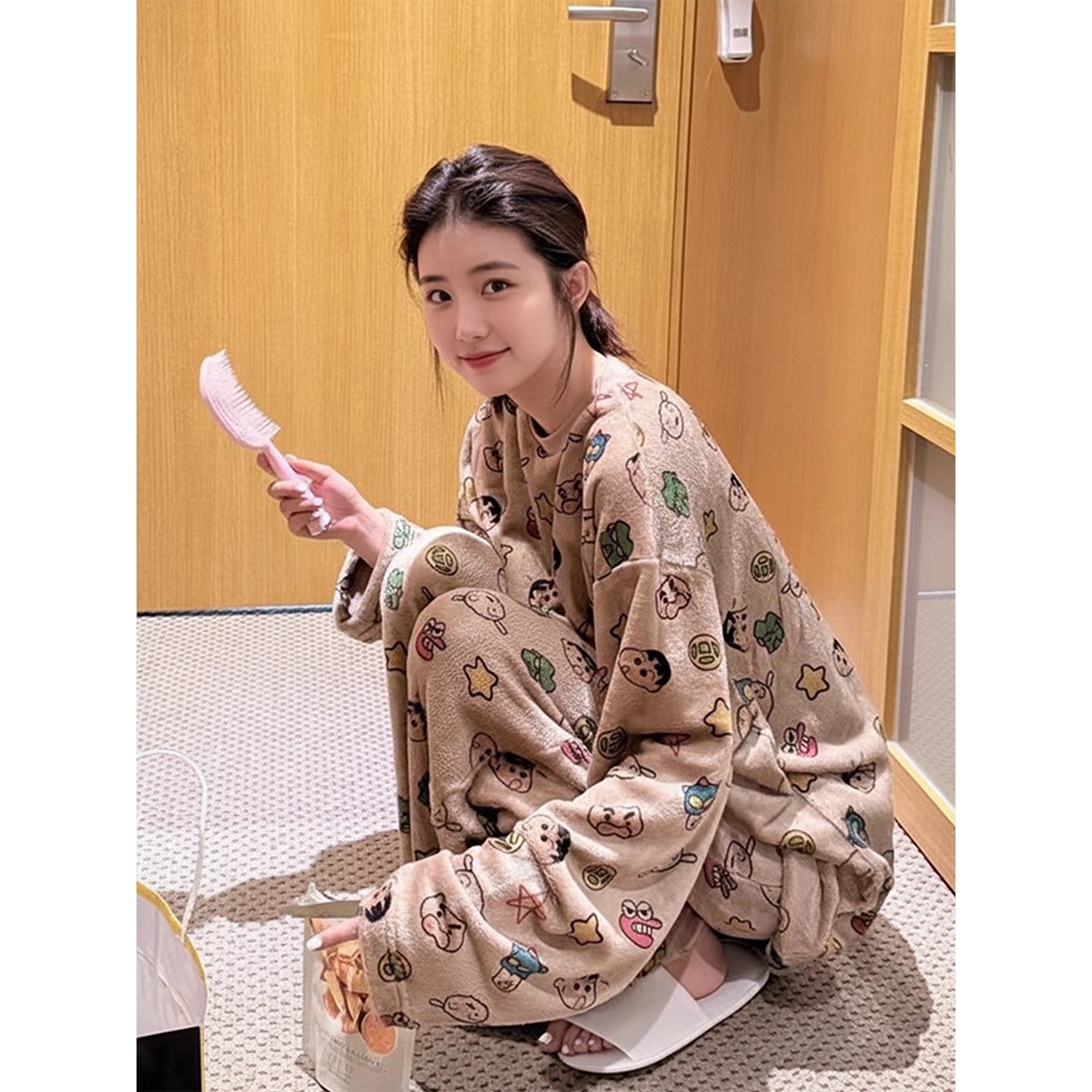 大码可爱卡通蜡笔小新印花保暖法兰绒睡衣女秋冬可外穿家居服套装