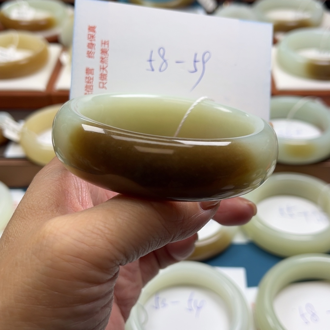 未镶嵌手镯和田玉