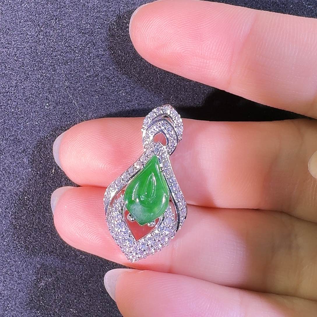 翡翠吊坠(不含链)未镶嵌羽毛