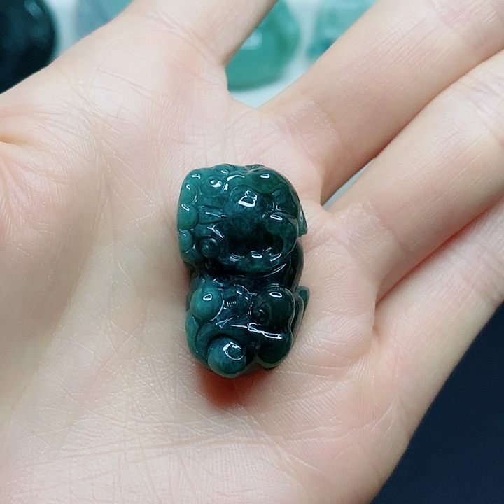 翡翠未镶嵌颈饰吊坠