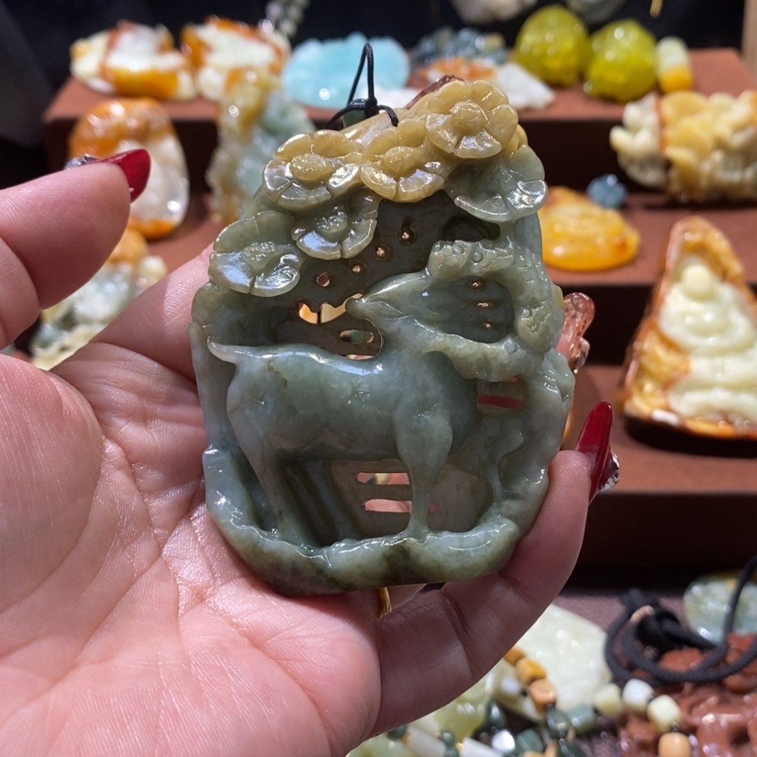 蛇纹石玉颈饰未镶嵌