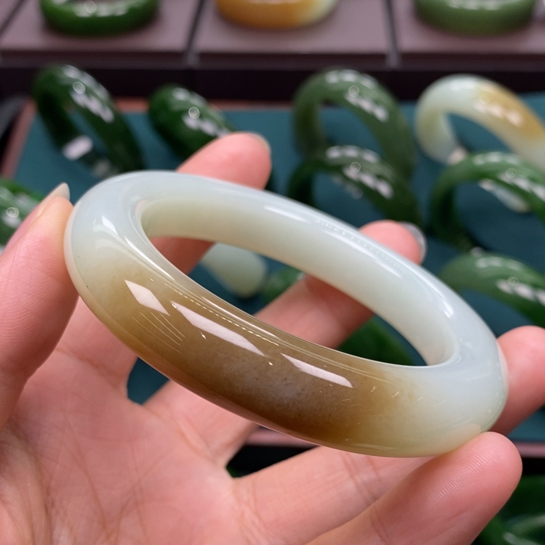 和田玉（碧玉）未镶嵌手镯