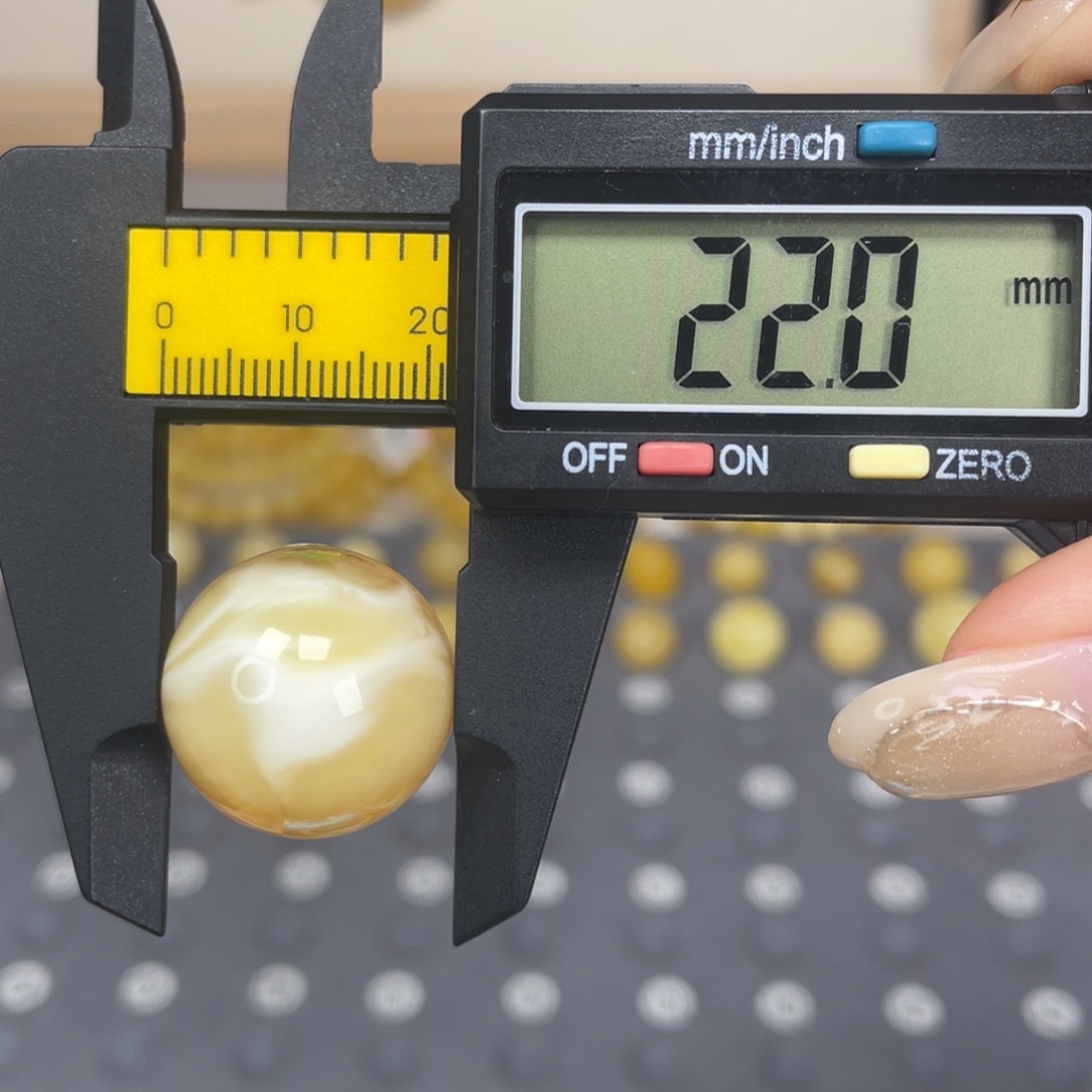 琥珀未镶嵌裸石107