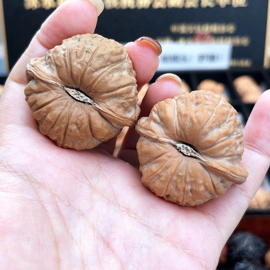 把件文玩核桃B****u40毕业级正圆正肩满肉同克4005