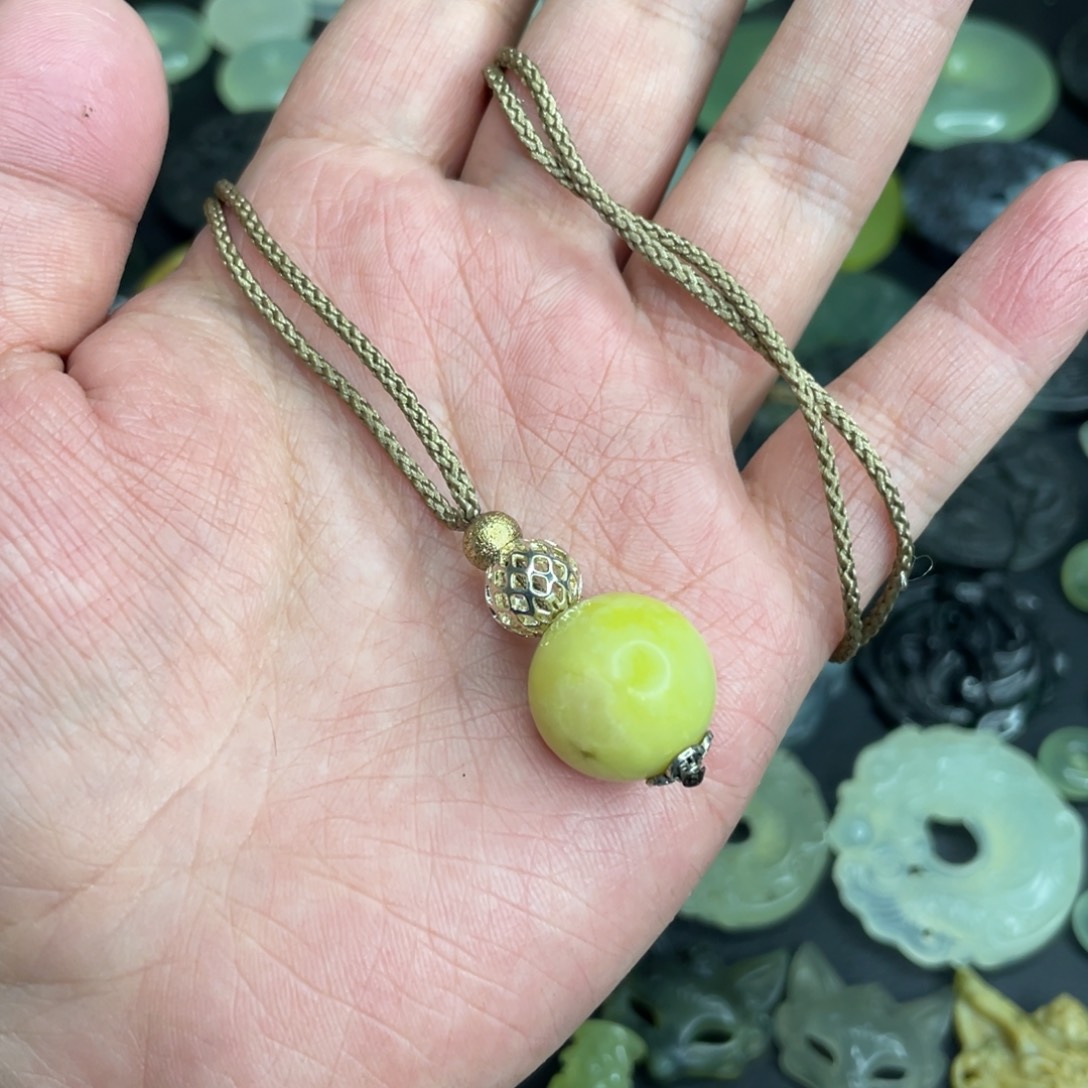 岫玉未镶嵌颈饰转运珠