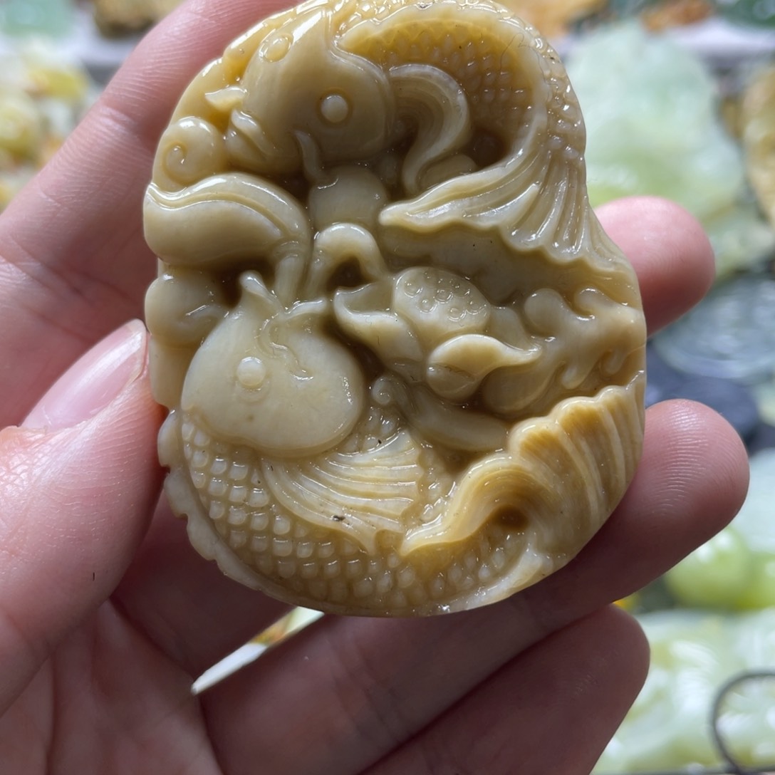 蛇纹石玉未镶嵌吊坠