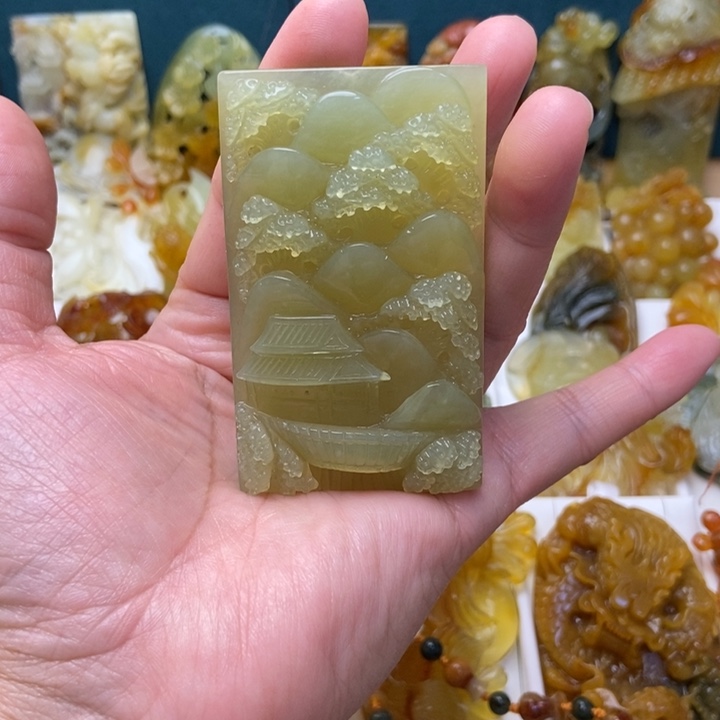 蛇纹石玉未镶嵌颈饰