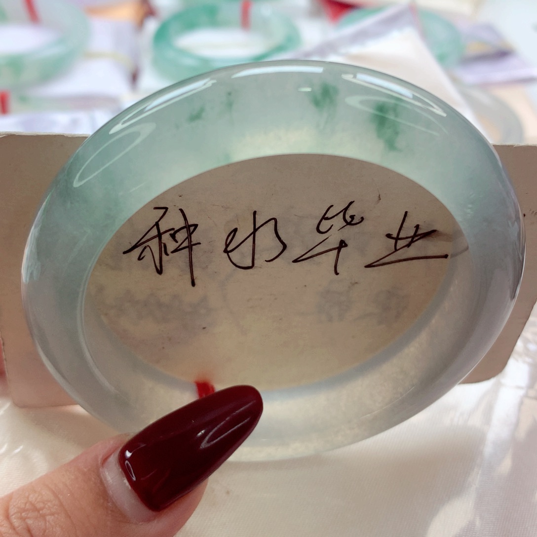 翡翠手镯未镶嵌师妹