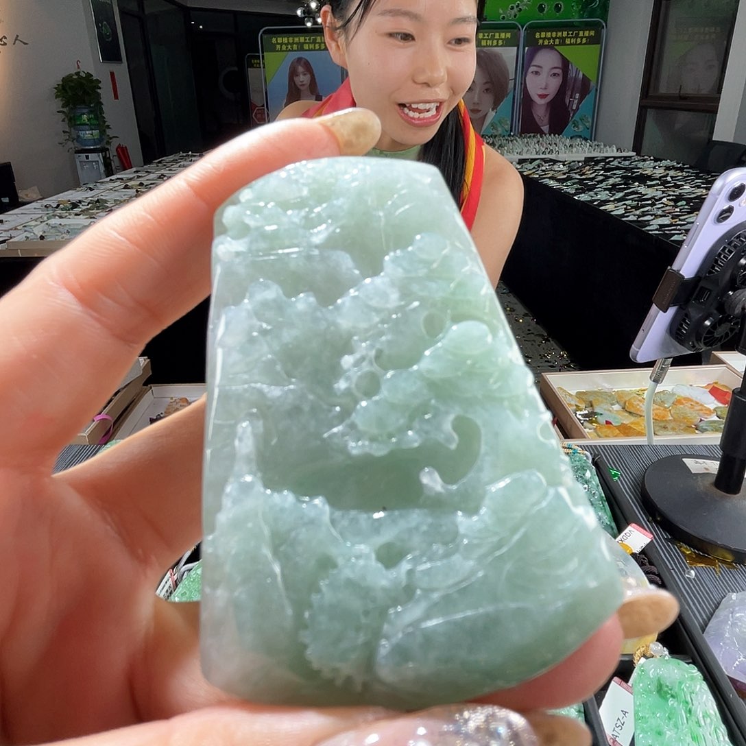 颈饰未镶嵌翡翠一