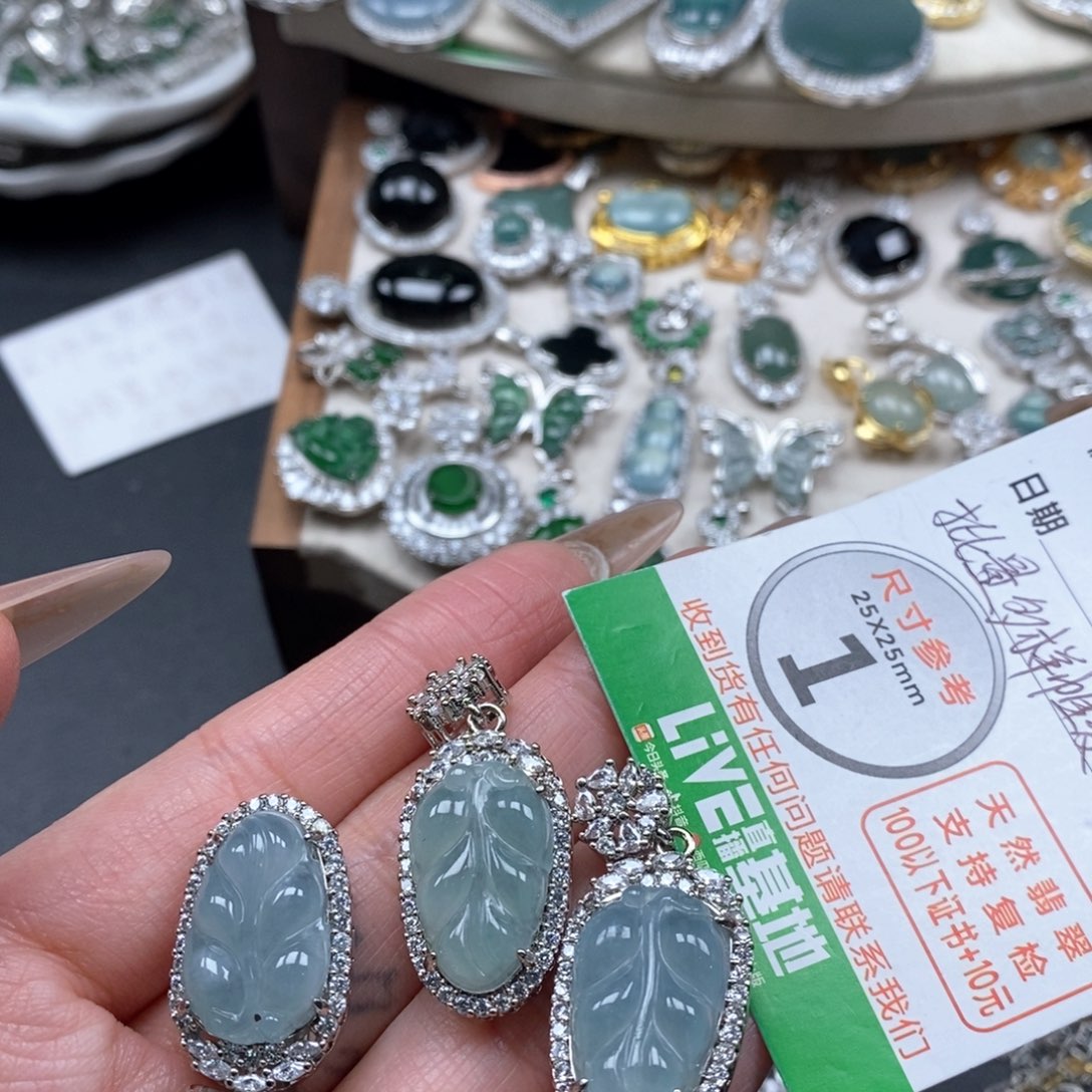 翡翠颈饰未镶嵌翡翠