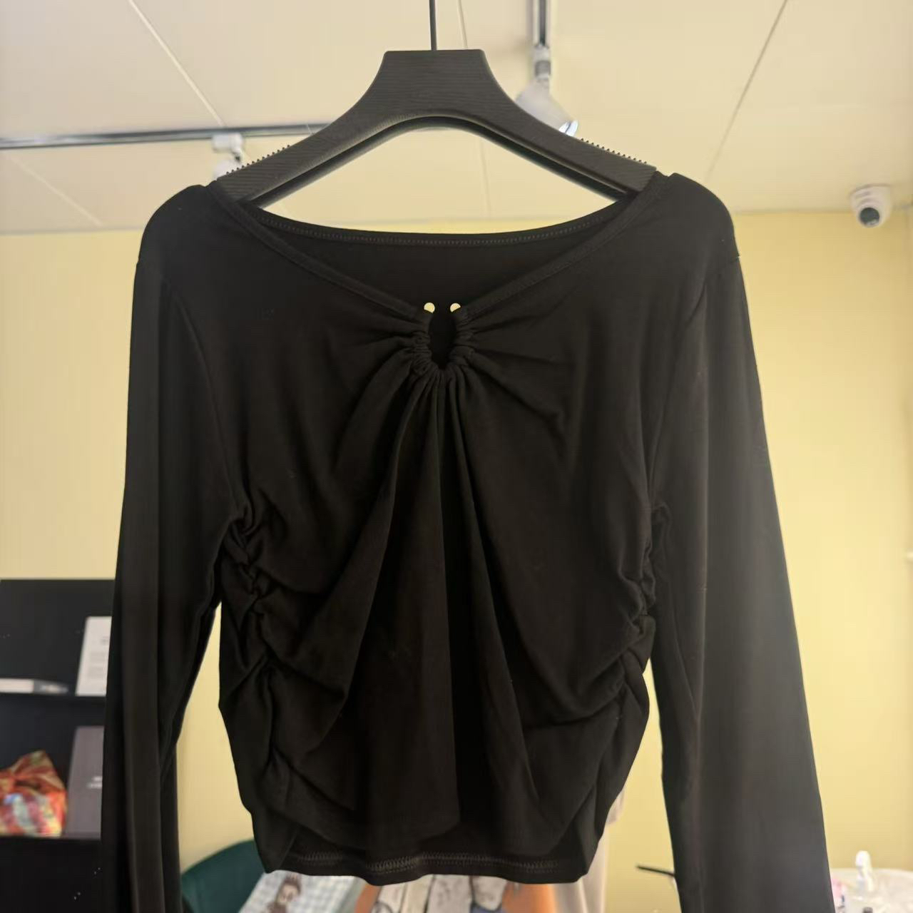 V领长袖T恤女秋季新款上衣小众设计感内搭打底衫