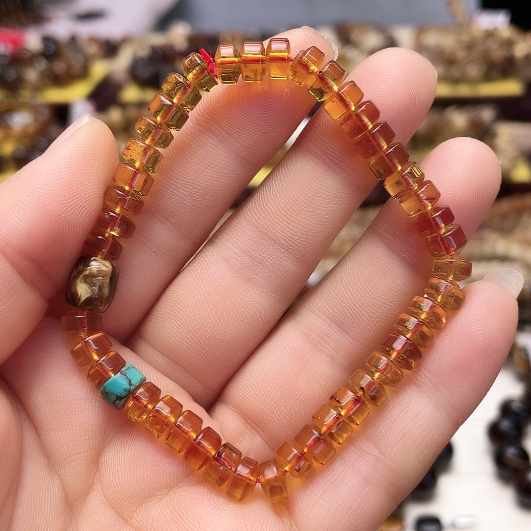 琥珀裸石未镶嵌六