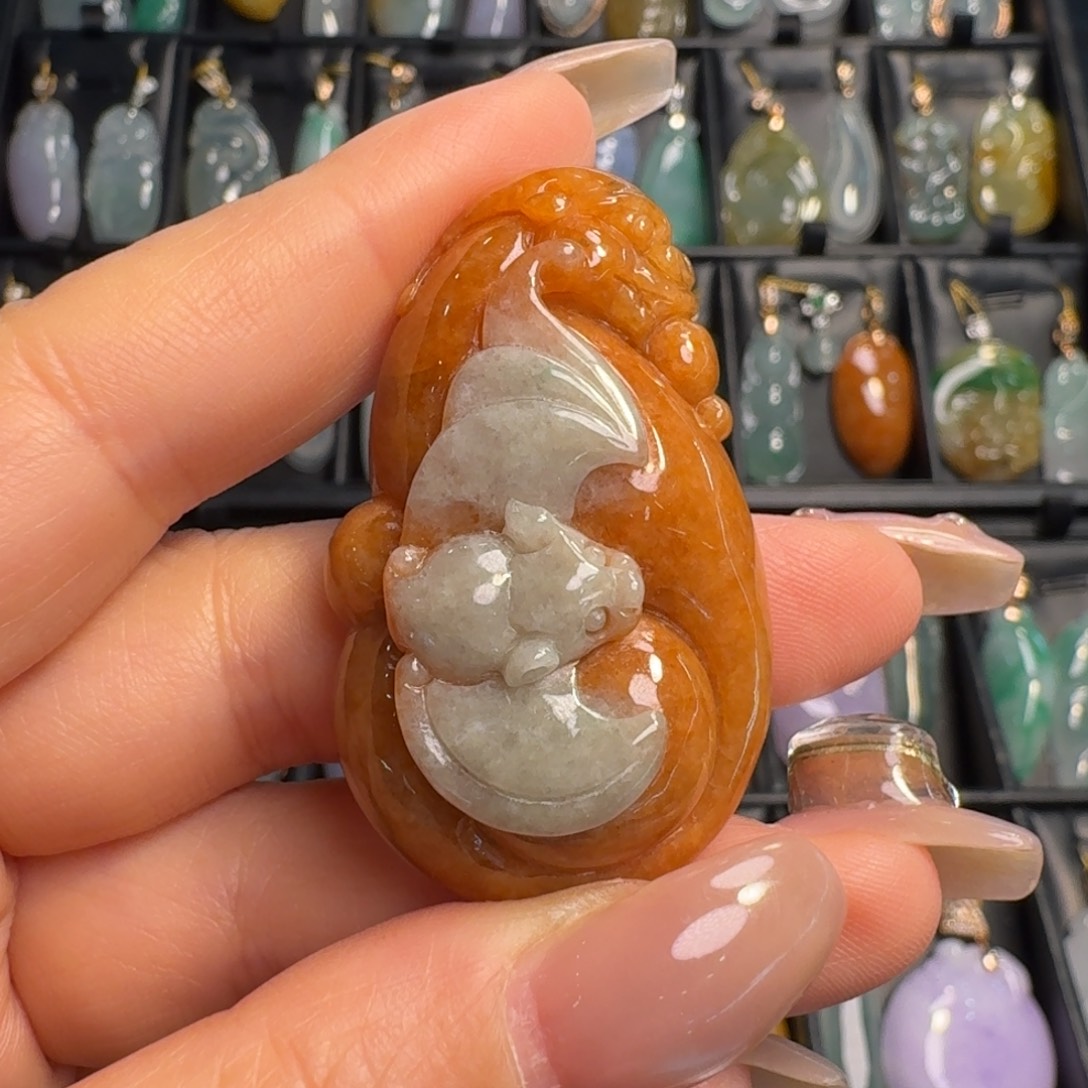 翡翠未镶嵌颈饰蝙蝠