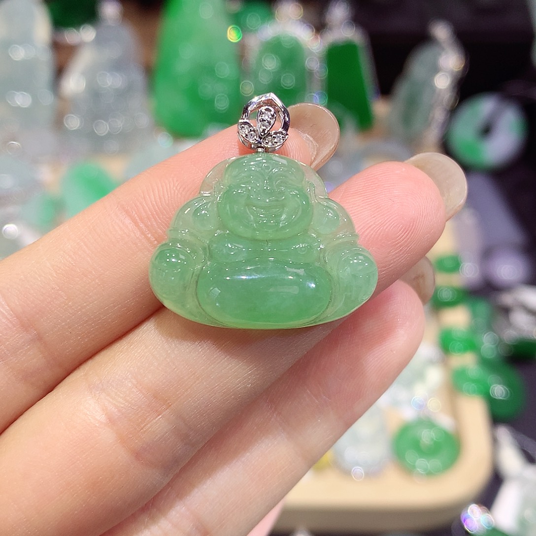 翡翠18K金镶嵌颈饰佛