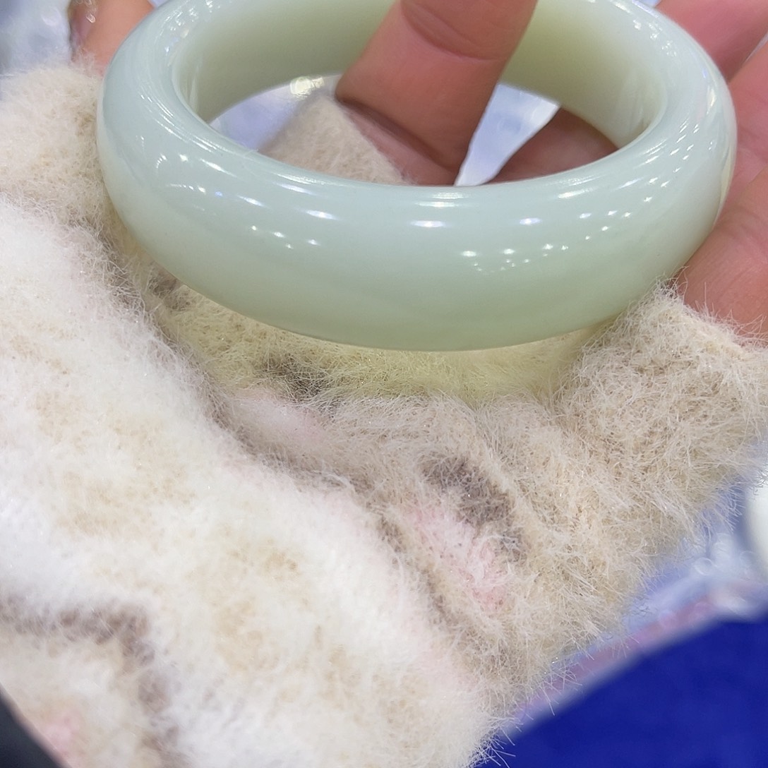 和田玉（青玉）未镶嵌手镯