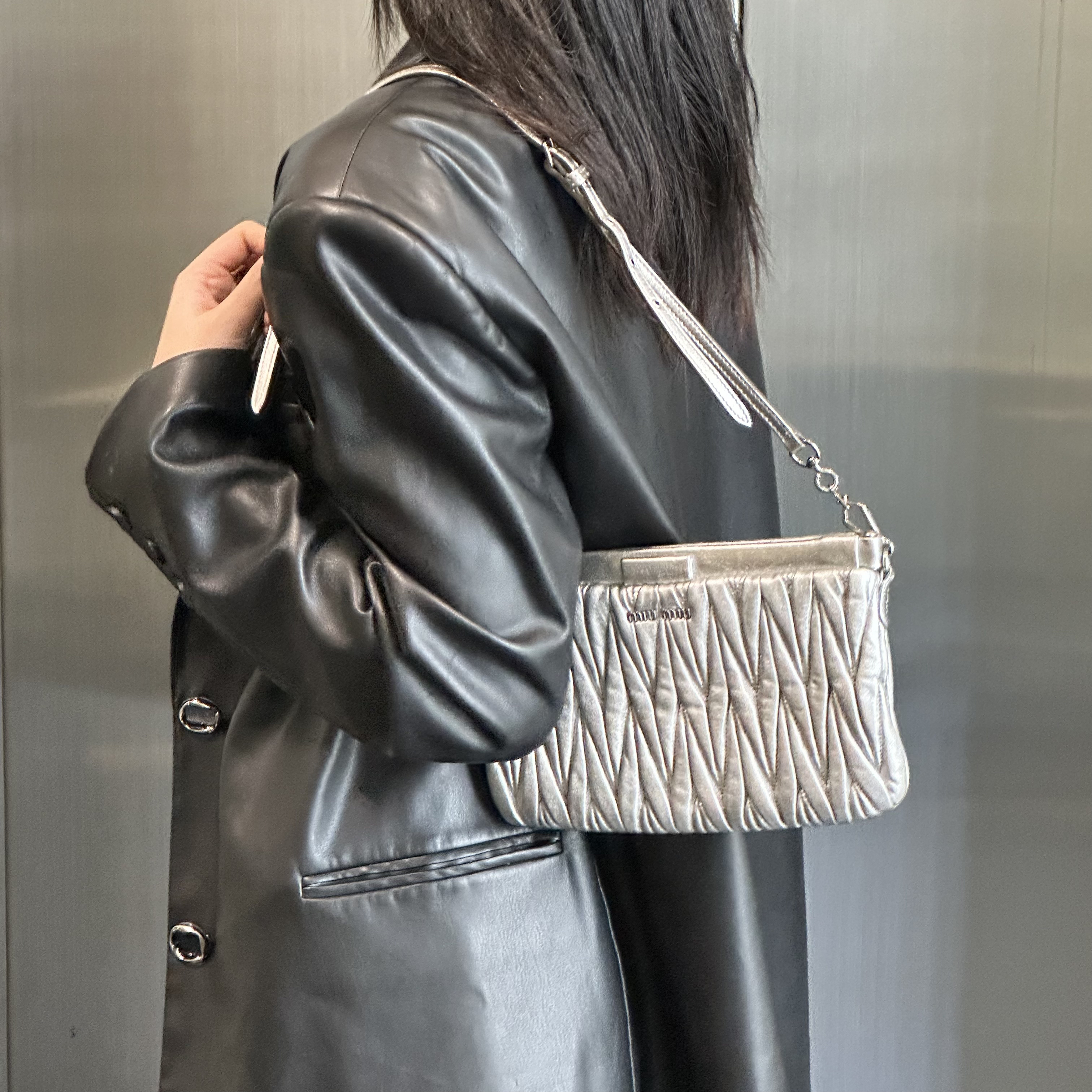 95新 MIU MIU/缪缪 miumiu银色woc/