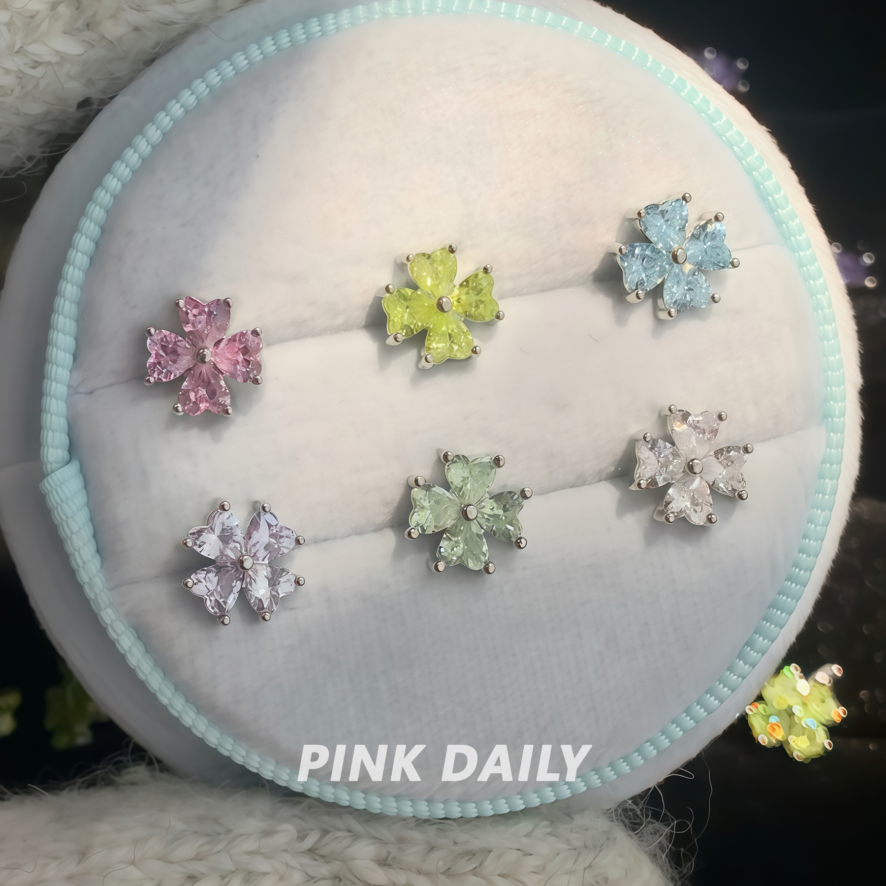 钛钢锆石耳饰 Pink Daily爆闪锆石四叶草钛钢耳钉女多巴胺耳骨钉