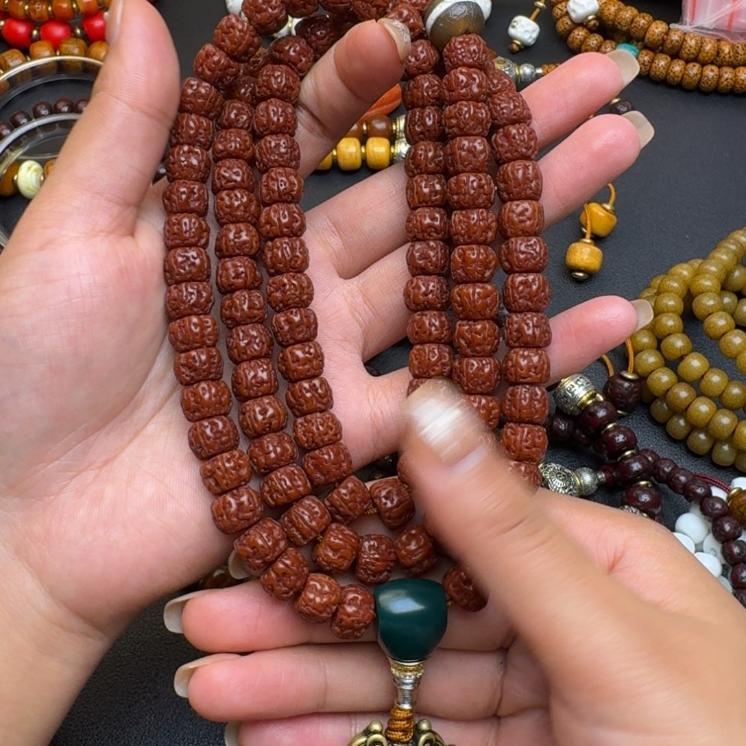 孔***娜泥塑…………………………………………