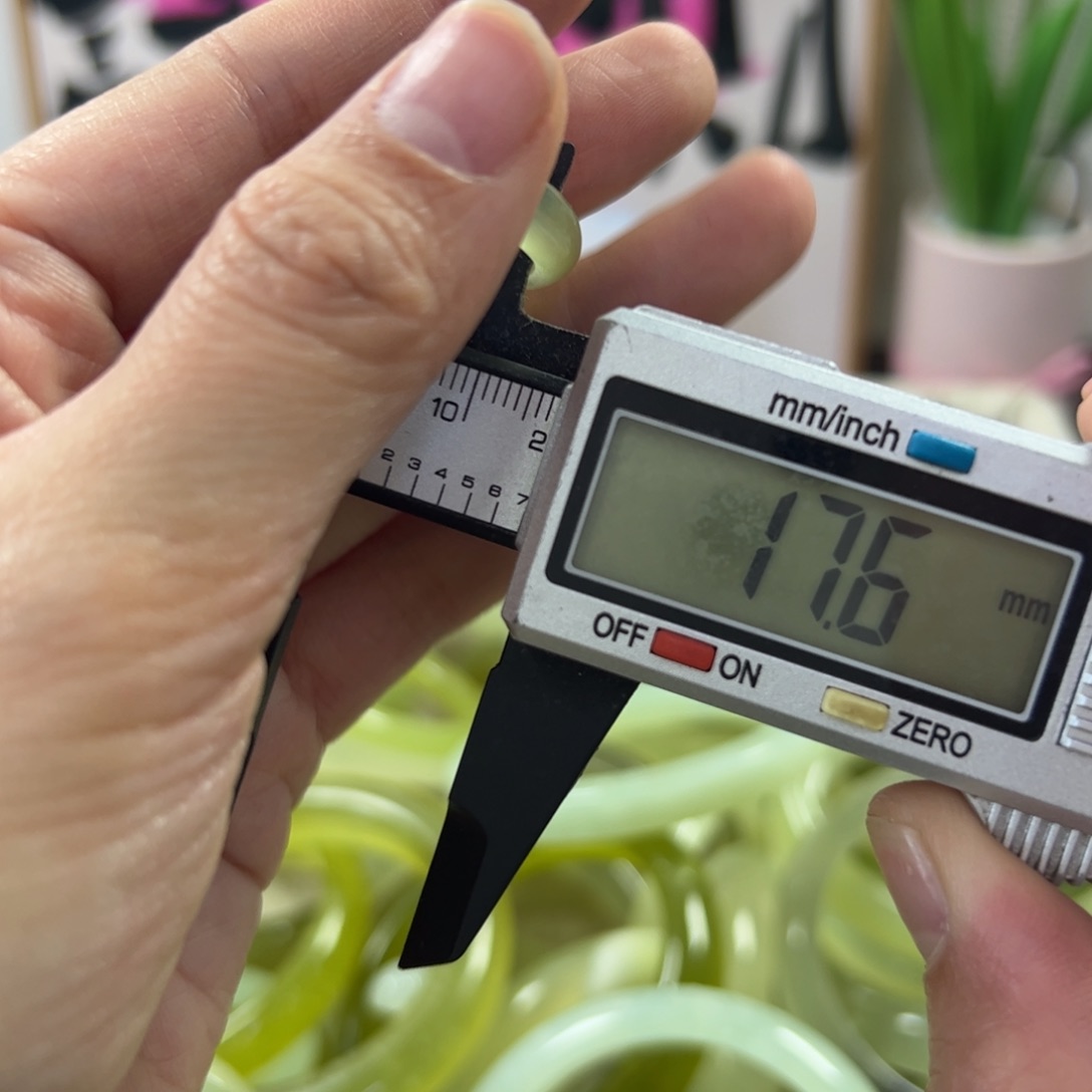 蛇纹石玉手镯未镶嵌129