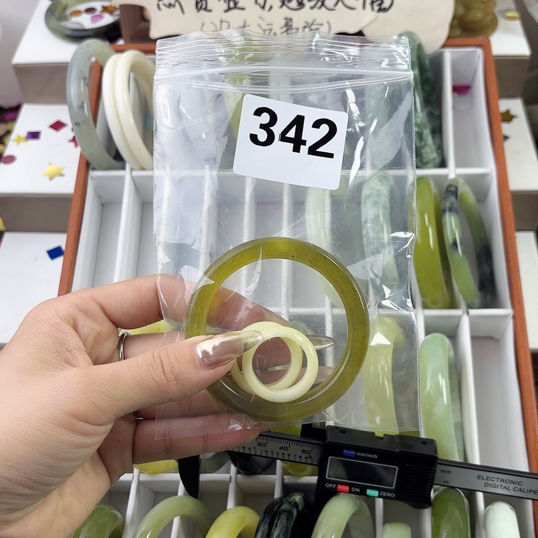 蛇纹石玉手镯未镶嵌阿*.