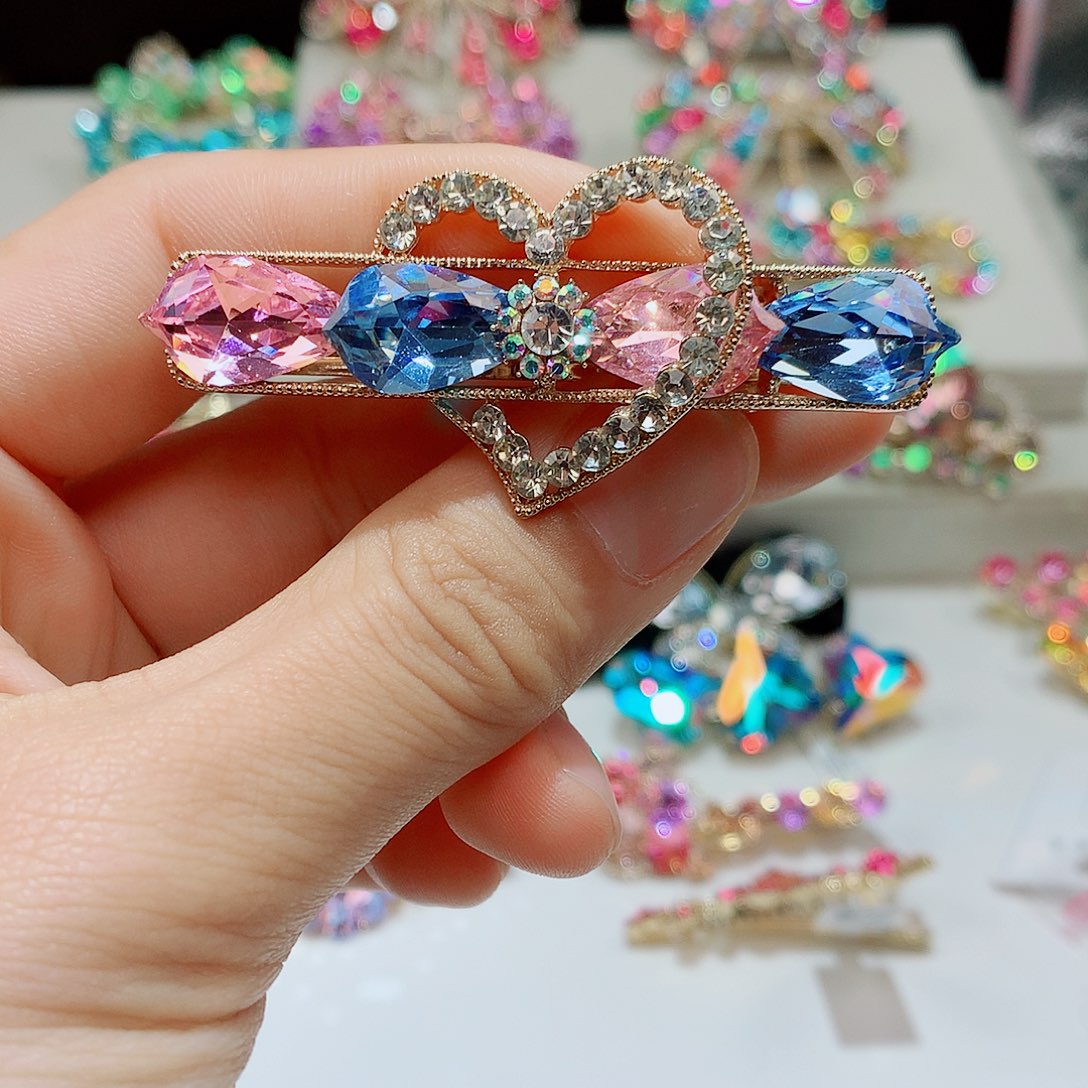 皮质铁合金发饰等