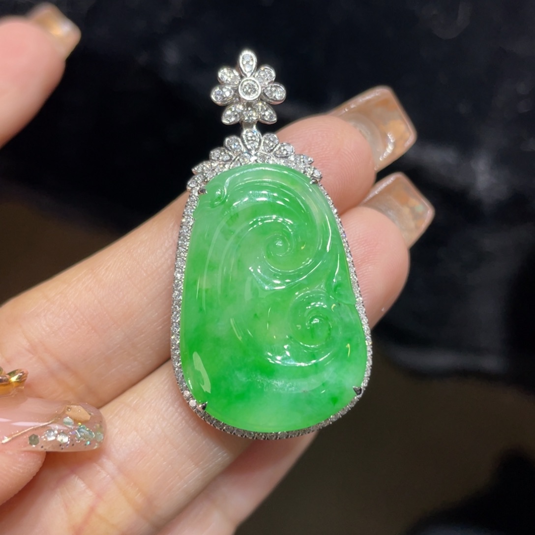 翡翠颈饰18K金镶嵌天然缅甸翡翠